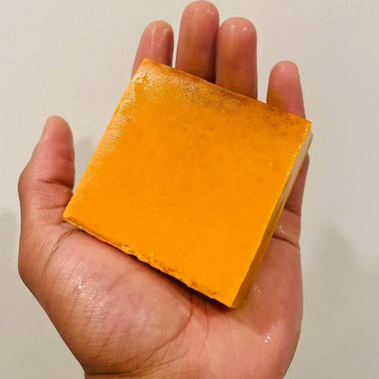 Savon artisanal au curcuma 100 g, savon au citron et à l'acide kojique, savon pour la douche et le visage