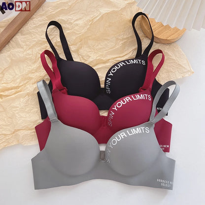 Brassière décolletée en V sans coutures pour femme – Imprimé lettres